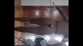 Minha esposa chegou em casa com gala dentro do cu, namorado dela gozou dentro, colocou pra fora pra eu ver