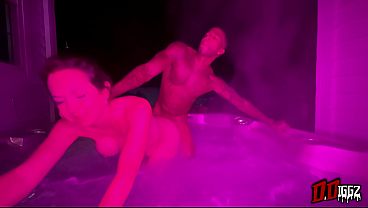FULL VIDEO!!!!! QOS HOTWIFE SUZANNE HOLLY GETS RAILLED BY A BBC BULL IN THE JACUZZI WHILE HER HUSBAND TALKS HER THRU IT