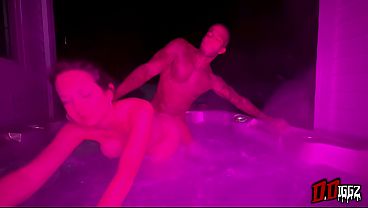 FULL VIDEO!!!!! QOS HOTWIFE SUZANNE HOLLY GETS RAILLED BY A BBC BULL IN THE JACUZZI WHILE HER HUSBAND TALKS HER THRU IT