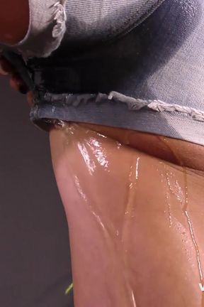 Piss spraying babe drenches herself in golden shower