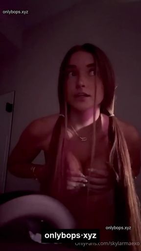 Amateur teen shares her onlyfans content on tiktok