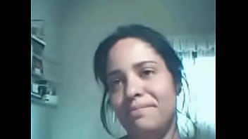 PornoProfessora Daniela Safada na chat er&oacute_tica fica animada e inicia bater uma siririca se acabando toda molhada pega o vibrador e se fode com for&ccedil_a gozando no brinquedo q depois chupa todinho