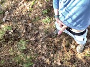 Geiler typ pisst mit hartem schwanz fetten strahl und spritzt ab