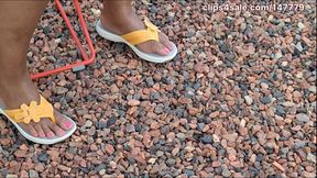 Ebony MILF Shiney Thighs Legs N Pretty Pink Toes