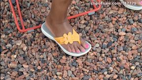 Ebony MILF Shiney Thighs Legs N Pretty Pink Toes