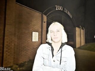 Głodna bezdomna nakarmiona spermą, sex w gardło i zapłata - POLSKIE PORNO