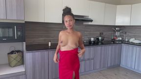 Tapping, squeezing and rubbing my pregnant belly