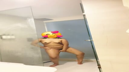 Desi girl jiniya takes bath
