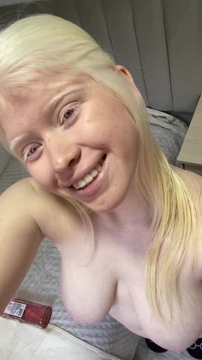 Amateur onlyfan babe exposes her body