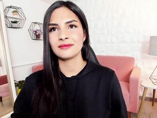 Ultimate Facesit with Jiggly Booty – Saray Oils Up for Your Devotion