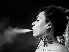 Rings Snaps & Skills from a Powersmoking Beauty
