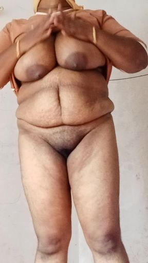 Indian lady model dress performance