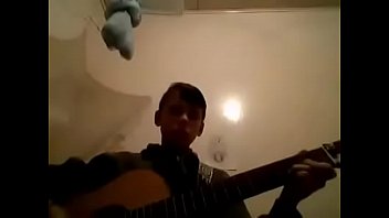 MENINO CHEIO DE TES&Atilde_O CANTA MUSICA PARA SUA MORENA