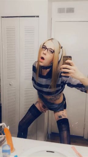 Seductive Shemale Wants To Suck Your Cock