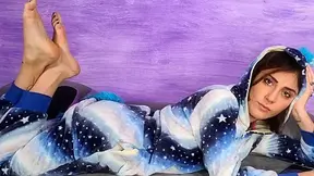 Stunning Aradia In A One-Piece Hooded Pajama And Purple Slippers - Amateur Foot Fetish 3D Porn Solo