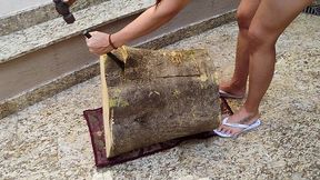 carpinteira muito gostosa trabalhando so de calcinha por causa do calor