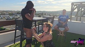 milf defoncee par une bbc , devant son mari cocu. mon mari m offre un black grosse bite pour me baiser devant ces yeux ..