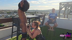 milf defoncee par une bbc , devant son mari cocu. mon mari m offre un black grosse bite pour me baiser devant ces yeux ..