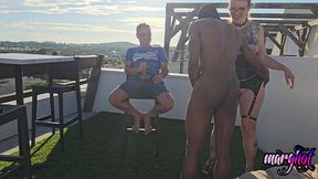 milf defoncee par une bbc , devant son mari cocu. mon mari m offre un black grosse bite pour me baiser devant ces yeux ..