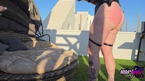 milf defoncee par une bbc , devant son mari cocu. mon mari m offre un black grosse bite pour me baiser devant ces yeux ..