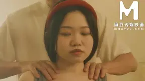 Sizzling AsiaM Model Captivates with Sultry Poses & Tempting Teases Trailing Seduction