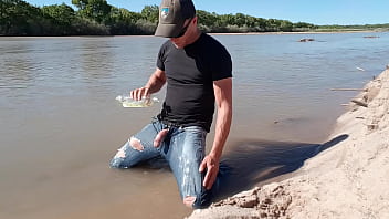 Public pissing in my jeans on the Rio Grande