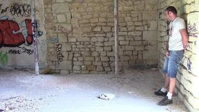 il suce la rgosse bite de son pote en exterieur