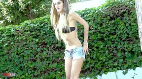 cuban babe gabriela flores pisses in the garden and gets fucked