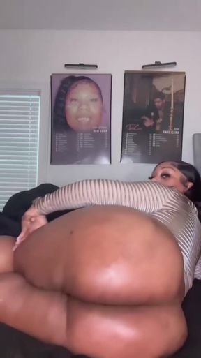 Thick booty babe shows off her big ass