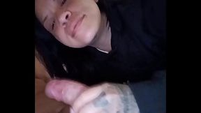 Mi hermanastro me obliga a chuparle la poya despu&eacute_s que nos deja. Solos