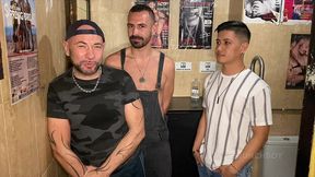 des beaux mecs espagnols de barcelone baisent en mode bareback