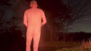 Selbstgedrehtes Video aus der Öffentlichkeit: Britischer schwuler Amateur masturbiert solo