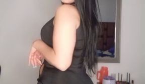 Latina con delicioso culo