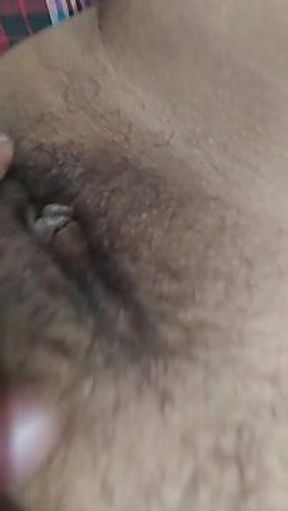 Indian slut gets fingered hard