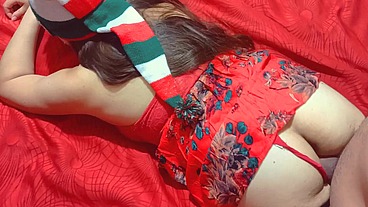 Esposa Puta Mamando Y Cabalgando A Vecino Morboso De Navidad Y Año Nuevo (Rico Sexo Sin Condón A Cambio De Dinero)
