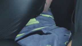 Zwei Fäuste im Arsch