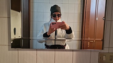 Farting and pee in the public bathroom all to be enjoyed 4K