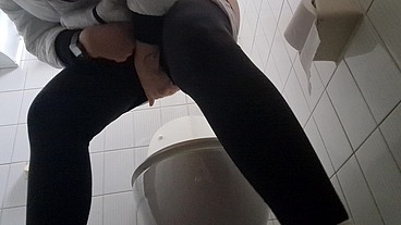 Farting and pee in the public bathroom all to be enjoyed 4K