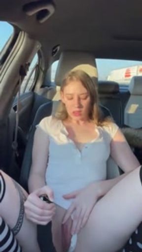 Playing with my phat pussy in traffic