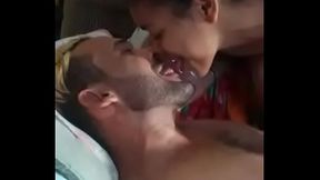 Corno exibindo a esposa sem ela saber !