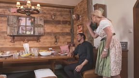 marina montana, dicke, grosse milftitten, blonde haare, nen geilen arsch und gepiercte lippen ... was will mann mehr ?