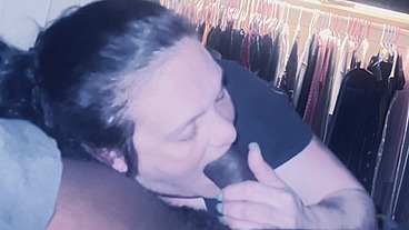 Monster gumjob gets a monster cumshot