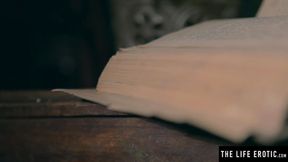 ”Bombshell Mira V licks a sex toy before fucking herself”