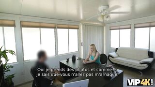 VIP4K. La Danseuse De Strip-tease Ne Peut Pas Payer Le Loyer Alors Pourquoi Vient-elle Baiser