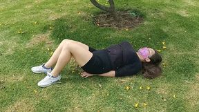 hotwife latina haciendo ejercicio sin ropa interior con un agujero en el short es una verdadera puta colombiana en estados unidos usa