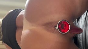 milf loira da buceta carnuda e do clitoris grande masturba seu cuzinho