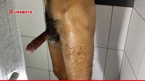 magrinho dotado gozando com vontade depois de chegar da faculdade - assista completo