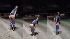 safada mostrando a bunda e a bucetinha na praia - @anarothbardreal