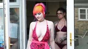 Inky Girls get dripping and steamy in a hot tub