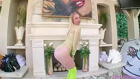 Dixies Spit-drenched Display With Dixie Lynn